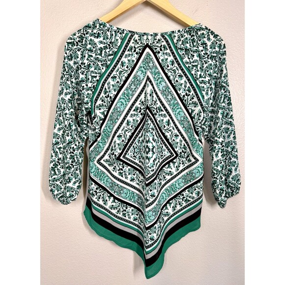 NWOT Women's Size M Green Floral Geometric Triangle Hem Top Bandana Style Blouse - Picture 4 of 9